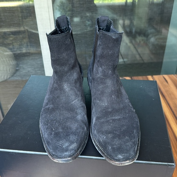 Saint Laurent Chelsea Boot - Picture 3 of 11